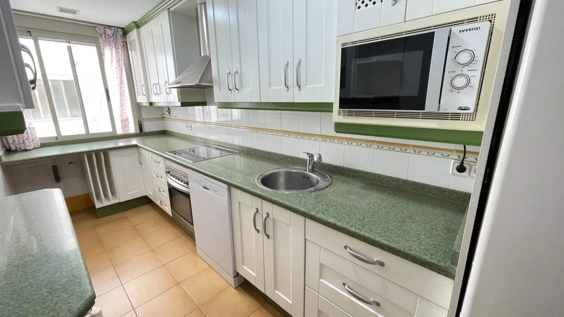 Küche von Wohnung zum Verkauf in Córdoba mit Klimaanlage und Terrasse