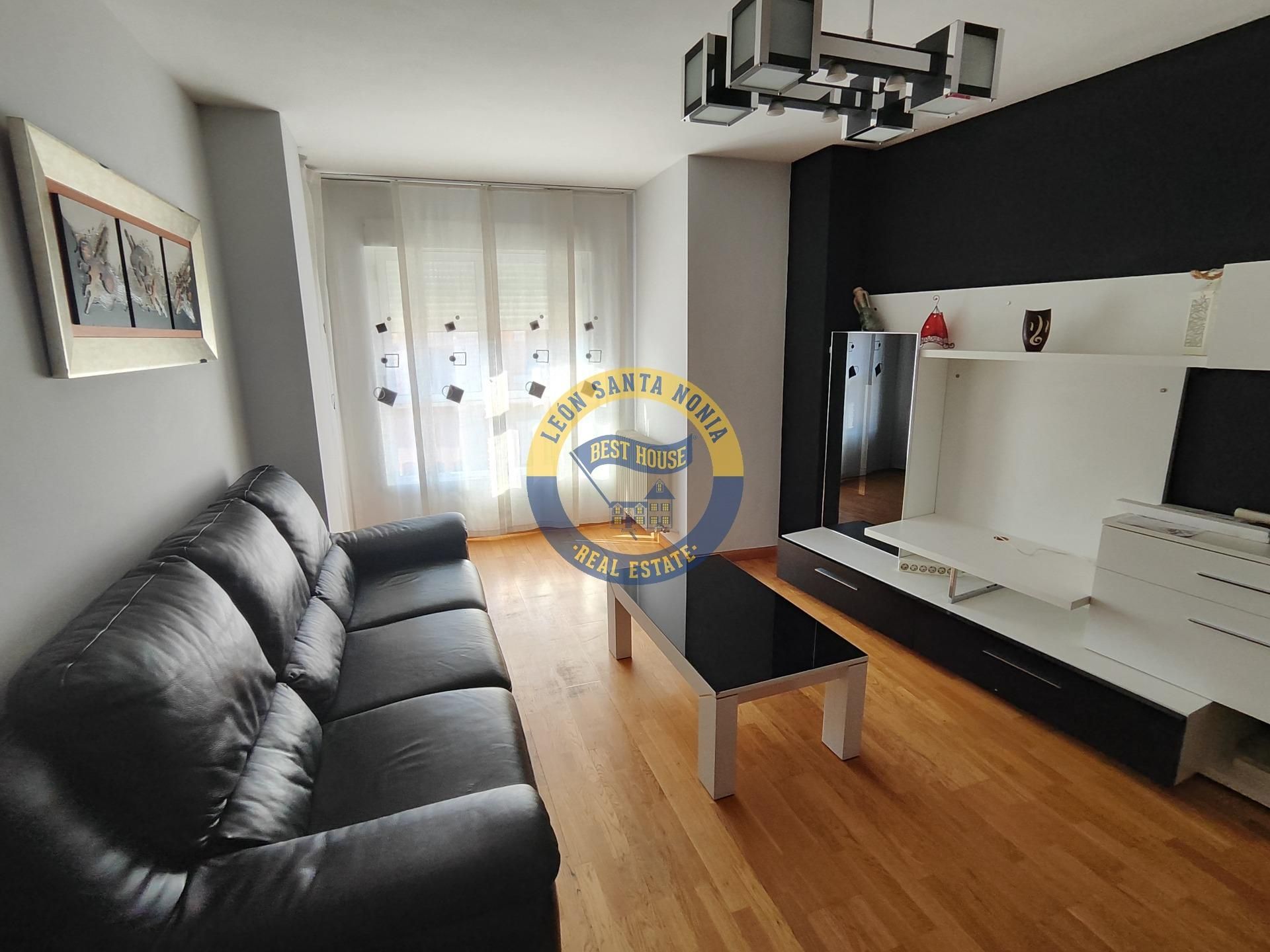 Sala d'estar de Dúplex en venda en San Andrés del Rabanedo amb Calefacció, Terrassa i Traster