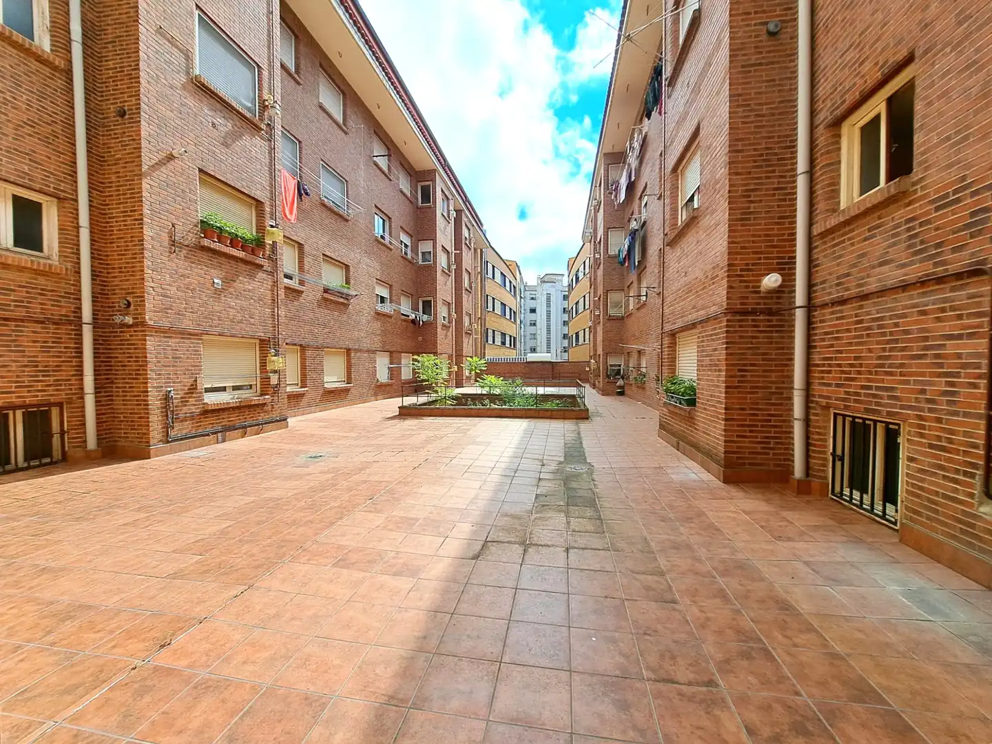 Vista exterior de Piso en venta en Haro con Calefacción, Terraza y Trastero