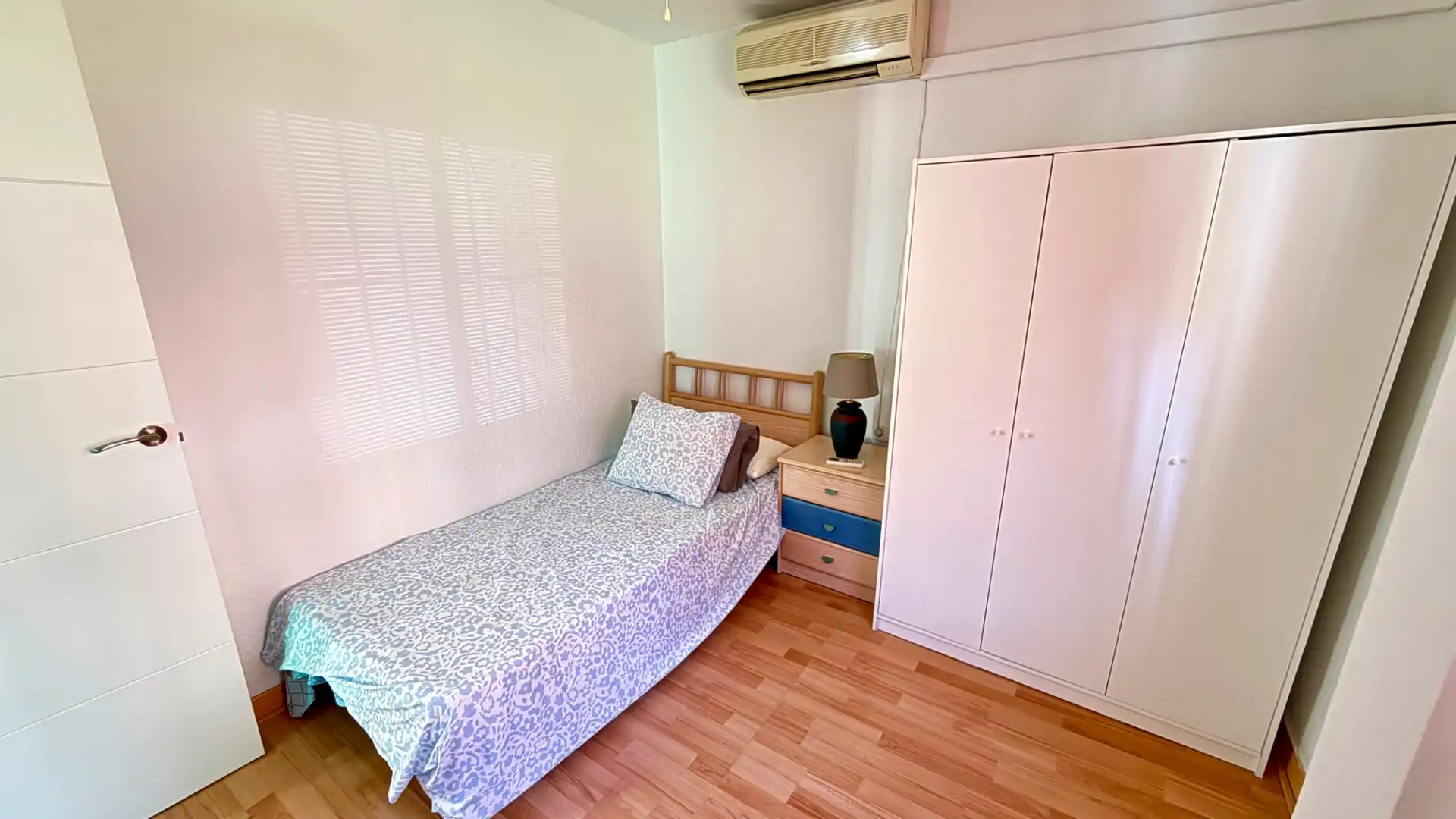 Habitación de Piso de alquiler en Málaga con Aire acondicionado, Terraza y Amueblado