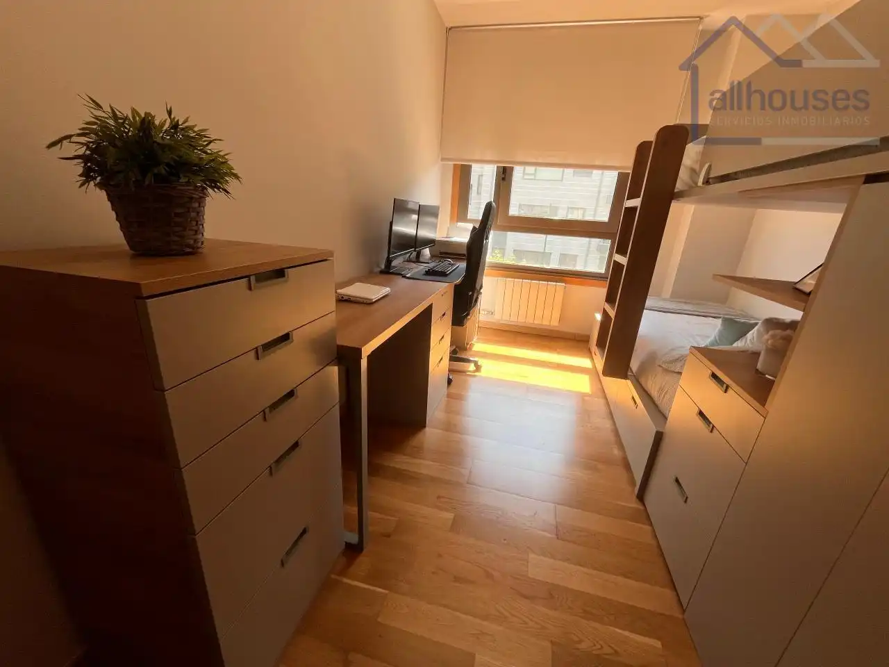 Habitación de Apartamento en venta en Vigo  con Calefacción, Piscina y Amueblado