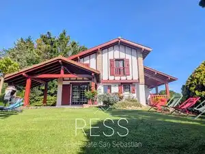 Vista exterior de Casa o chalet en venta en Urrugne con Amueblado
