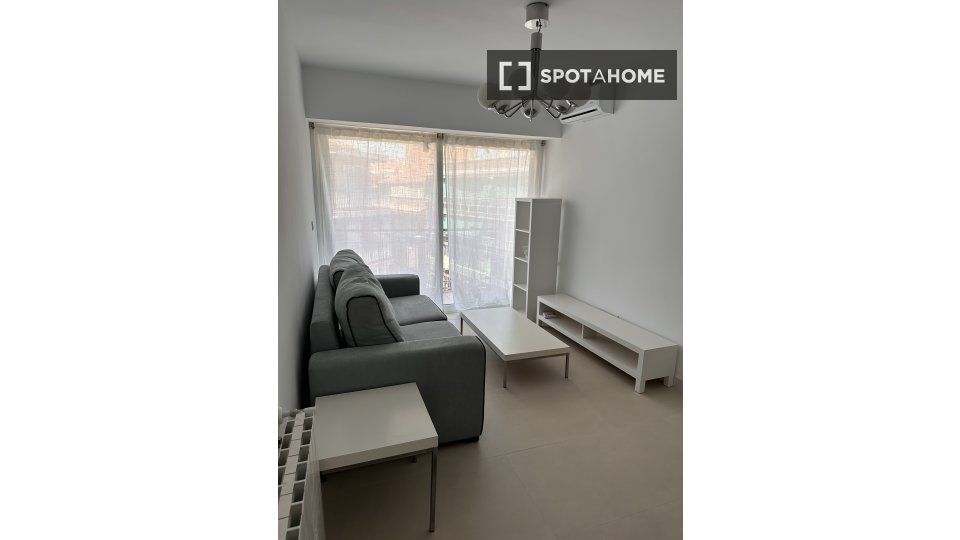 Exterior view of Flat to rent in  Madrid Capital  with Air Conditioner, Heating and Furnished