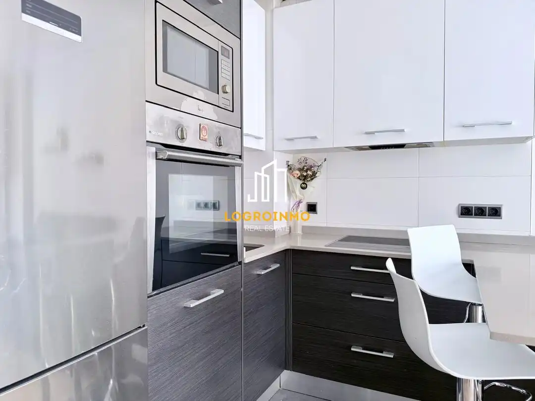 Kitchen of Flat for sale in  Logroño  with Air Conditioner, Heating and Parquet flooring
