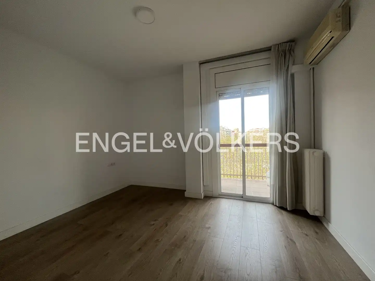 Bedroom of Flat for sale in Barcelona  with Air Conditioner, Heating and Parquet flooring