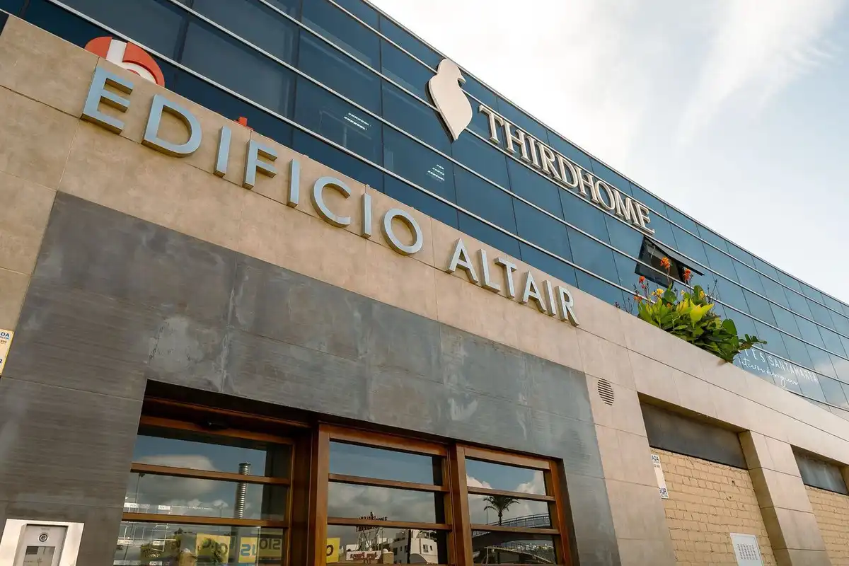 Vista exterior de Oficina de lloguer en Estepona amb Aire condicionat