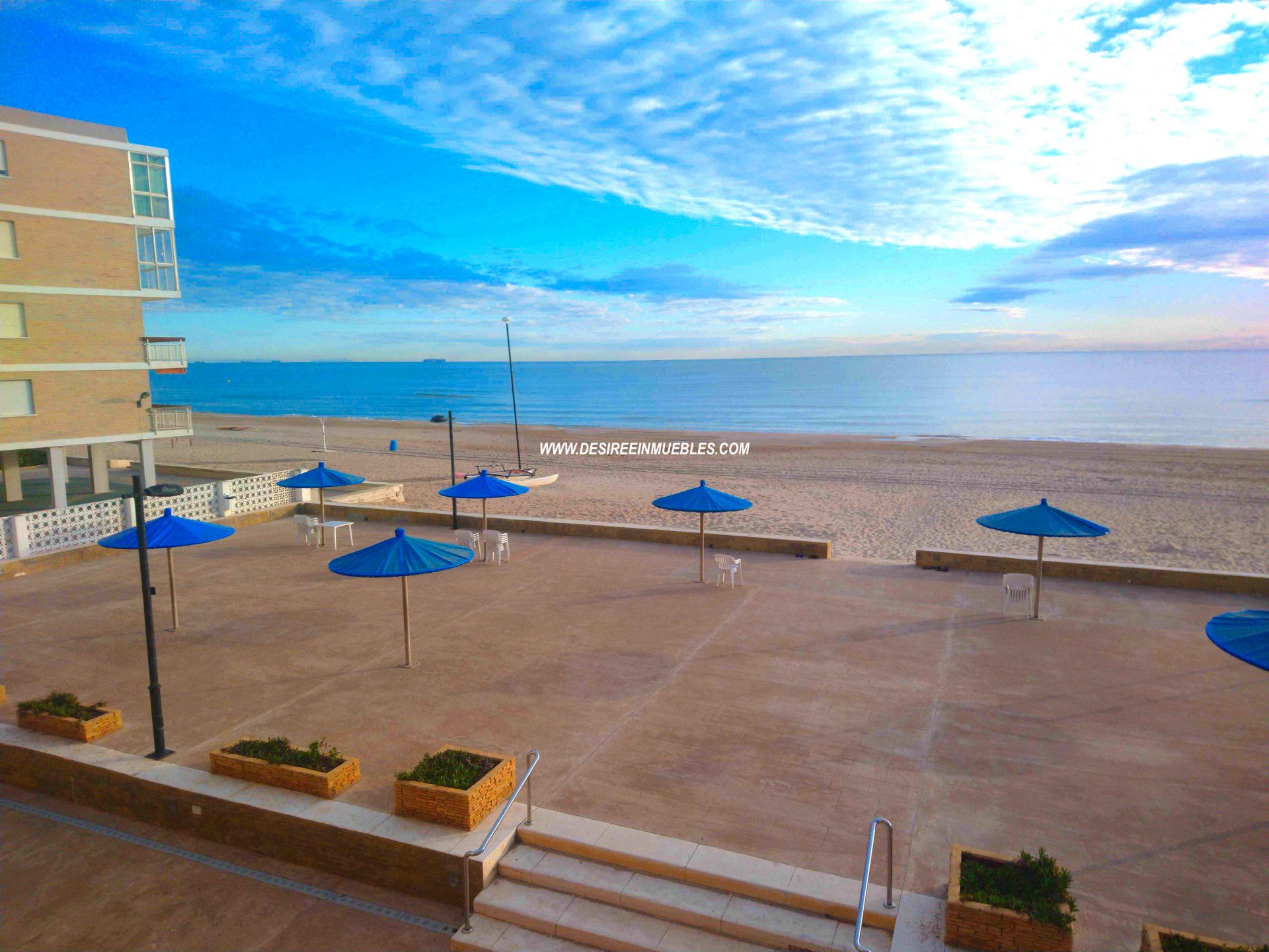 Exterior view of Flat for sale in  Valencia Capital  with Air Conditioner, Terrace and Furnished