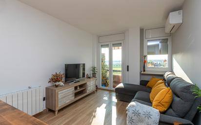 Living room of Duplex for sale in Les Franqueses del Vallès  with Air Conditioner, Terrace and Balcony