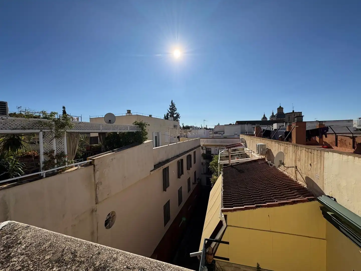 Exterior view of Flat for sale in Sevilla  with Air Conditioner, Terrace and Storage room