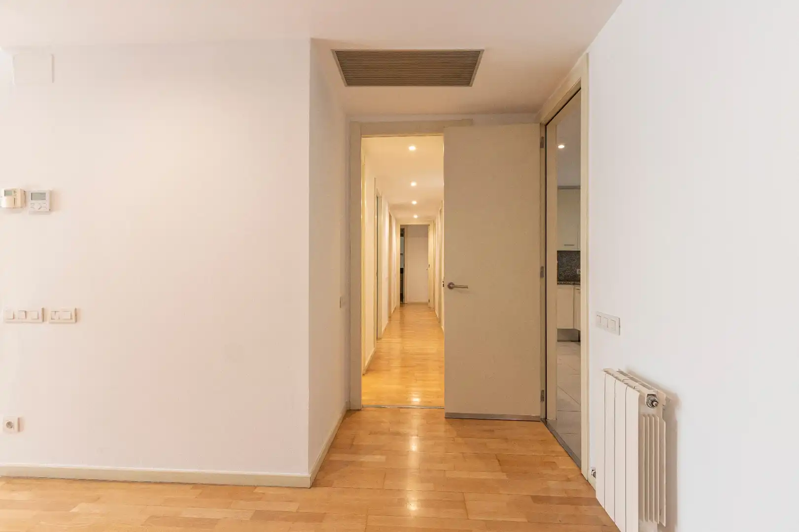 Wohnung zum Verkauf in Barcelona mit Klimaanlage, Heizung und Parkett