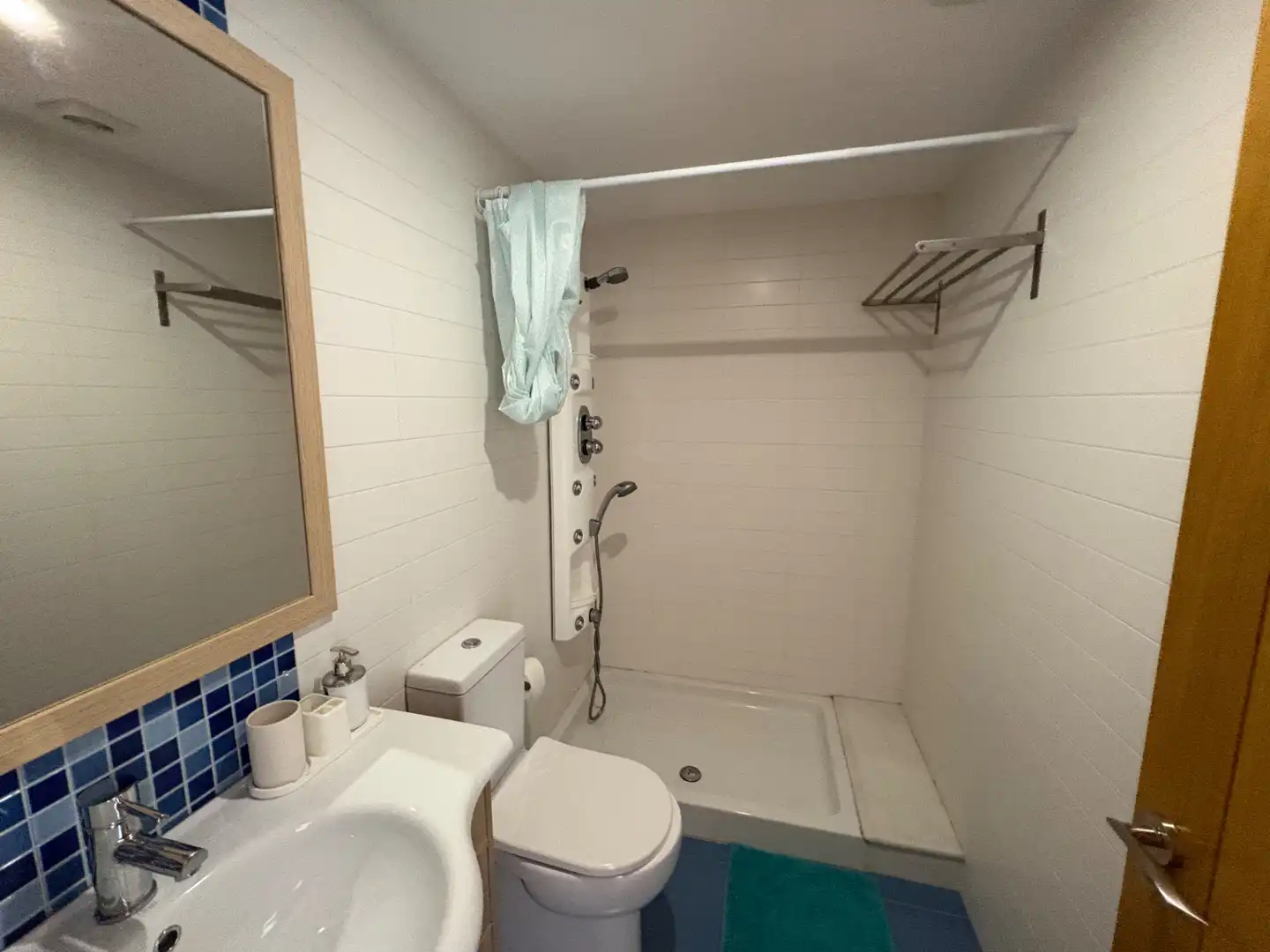 Baño de Piso de alquiler en Narón con Calefacción, Trastero y Amueblado