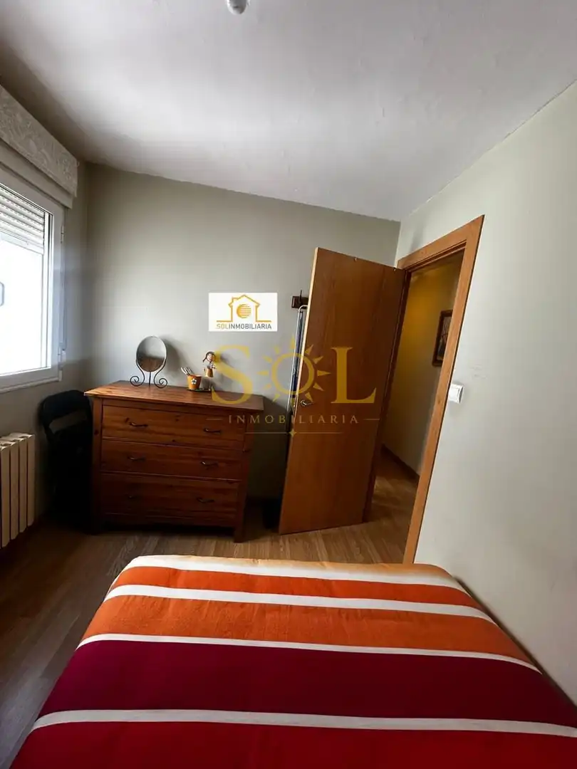 Dormitori de Pis en venda en León Capital  amb Calefacció, Parquet i Moblat