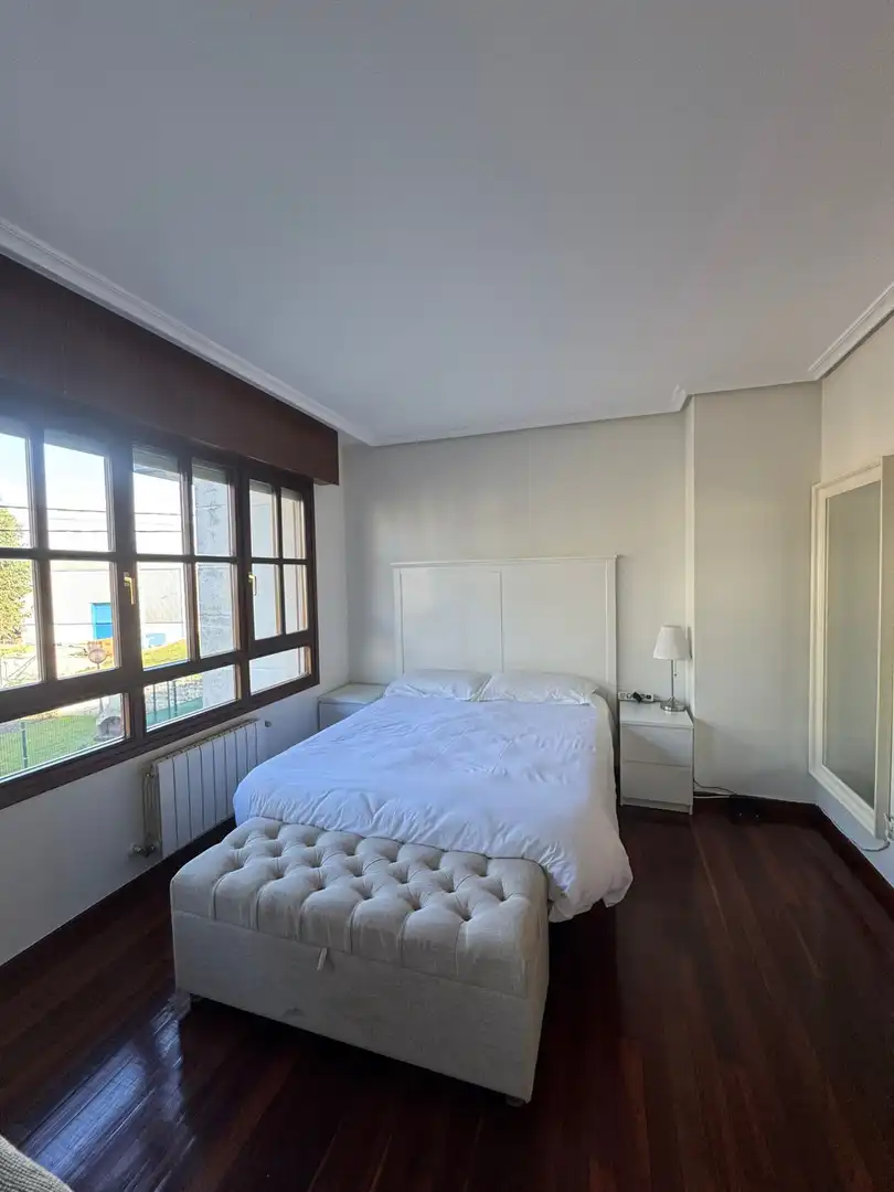 Dormitori de Casa adosada en venda en Polanco amb Calefacció, Jardí privat i Parquet