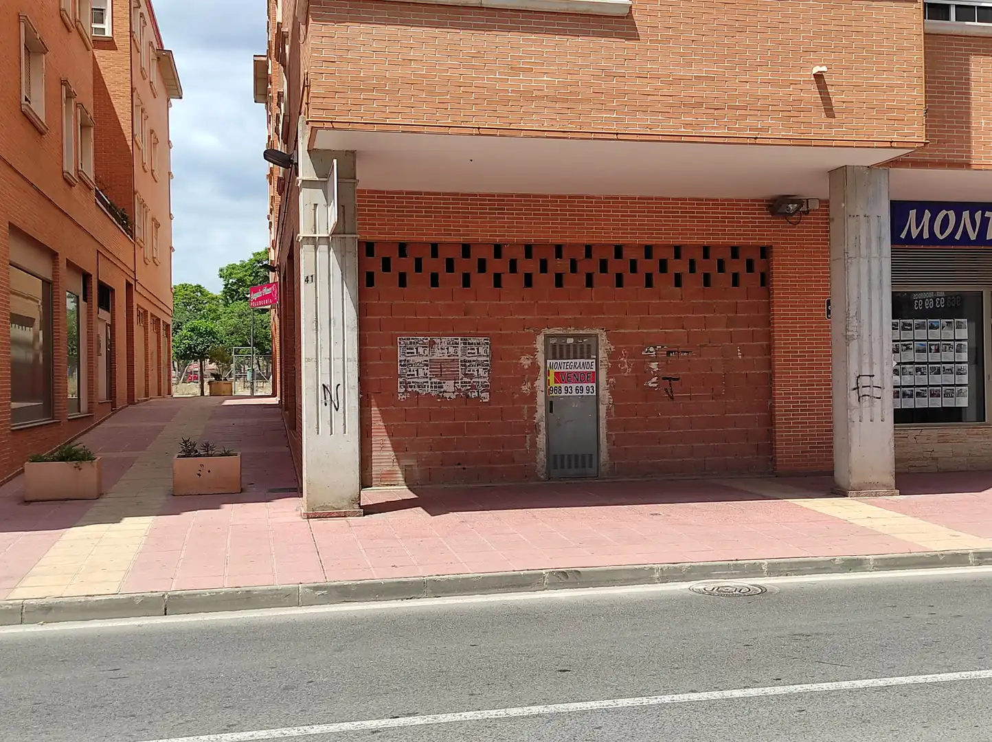 Local comercial en venda a Avenida Fabián Escribano 53, imagen 2