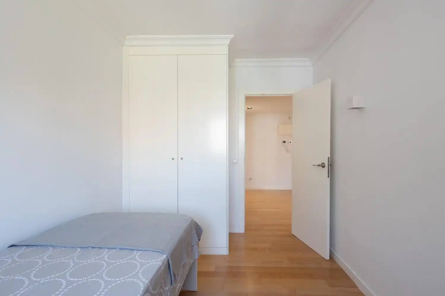 Bedroom of Flat for share in Valencia  with Air Conditioner, Heating and Balcony