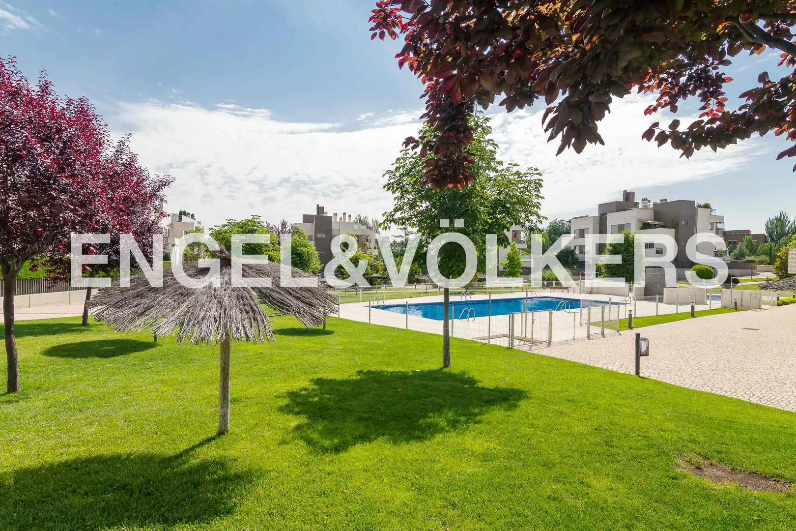 Vista exterior de Ático de alquiler en Pozuelo de Alarcón con Calefacción, Jardín privado y Terraza