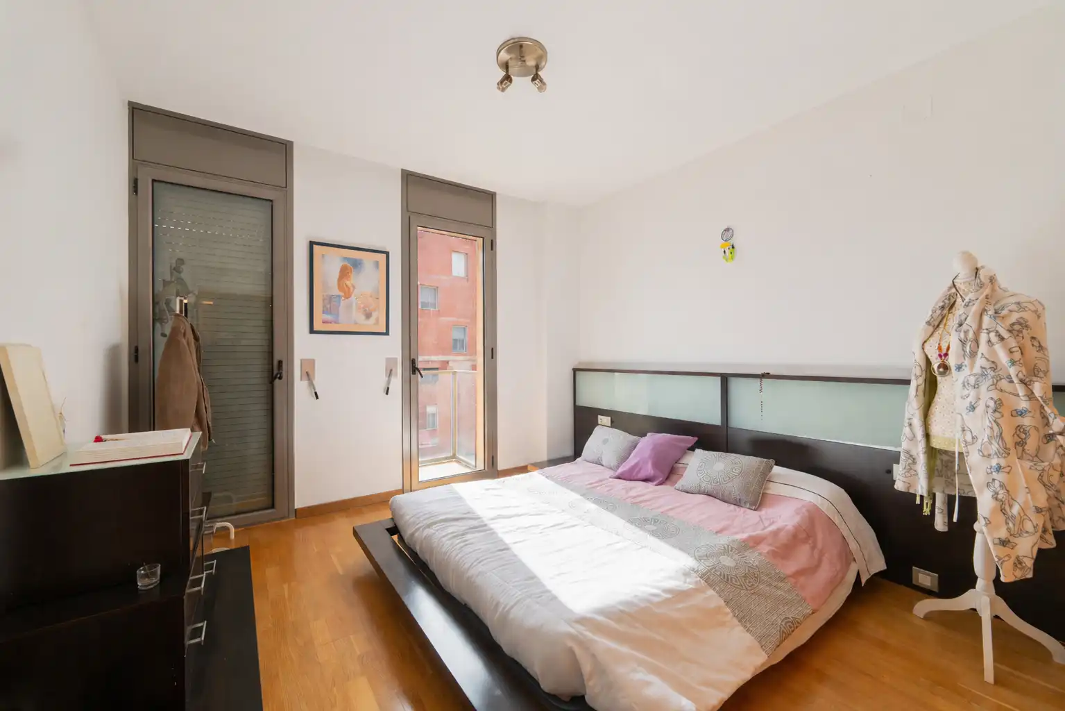Bedroom of Flat for sale in Barcelona