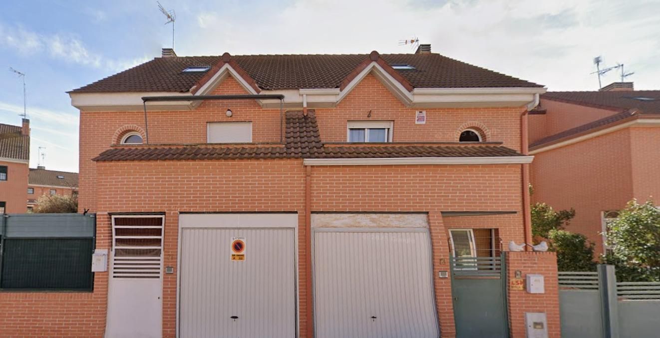 Vista exterior de Casa o chalet en venta en Móstoles con Parquet y Terraza