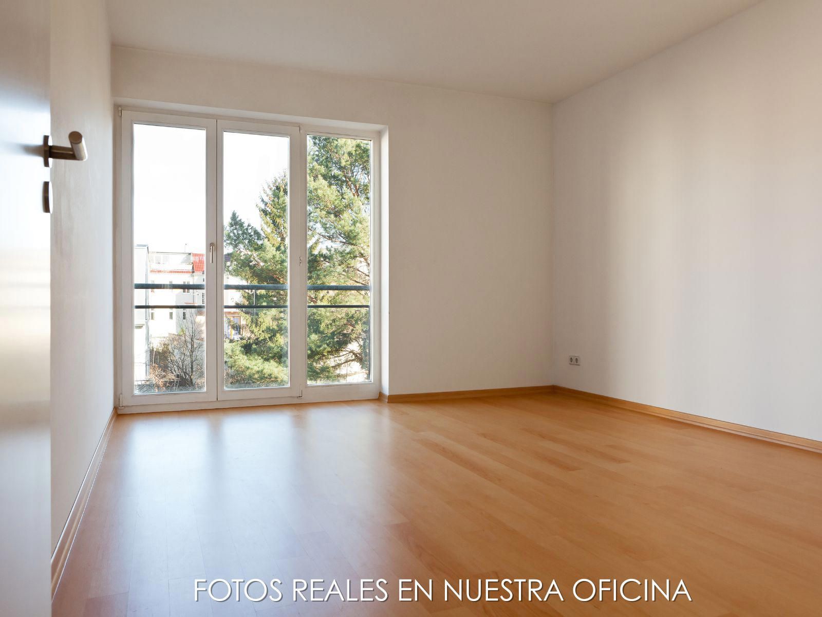 Bedroom of Flat for sale in L'Hospitalet de Llobregat  with Air Conditioner, Terrace and Balcony