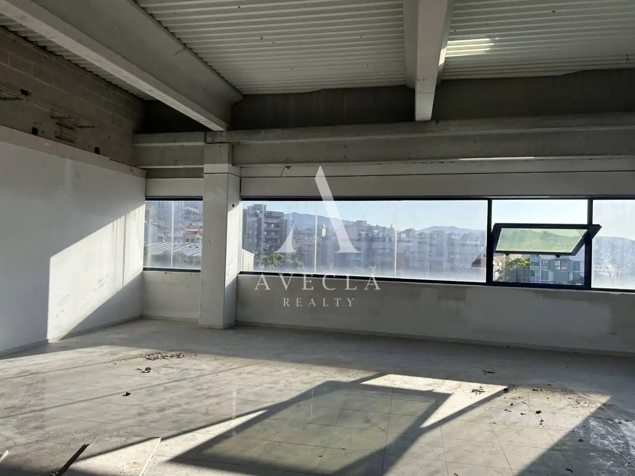 Vista exterior de Nave industrial de alquiler en Badalona