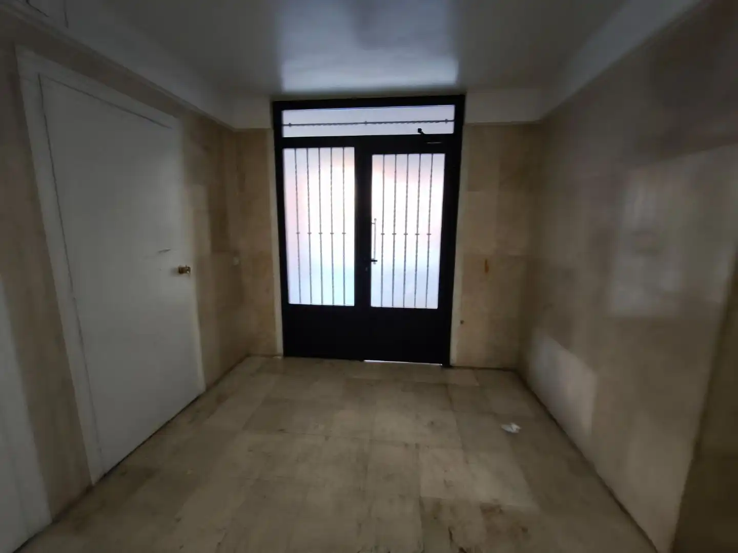 Ground floor for sale in Plaza Simón Bolívar 1