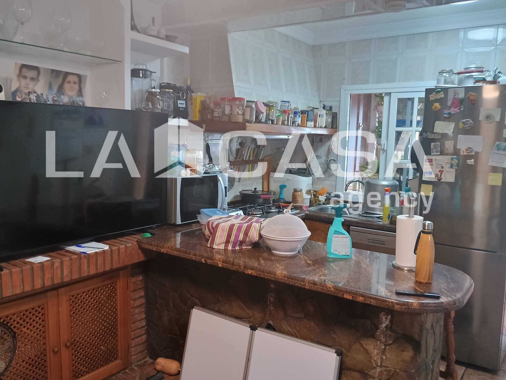 Cuina de Casa o xalet en venda en Algeciras amb Terrassa i Balcó