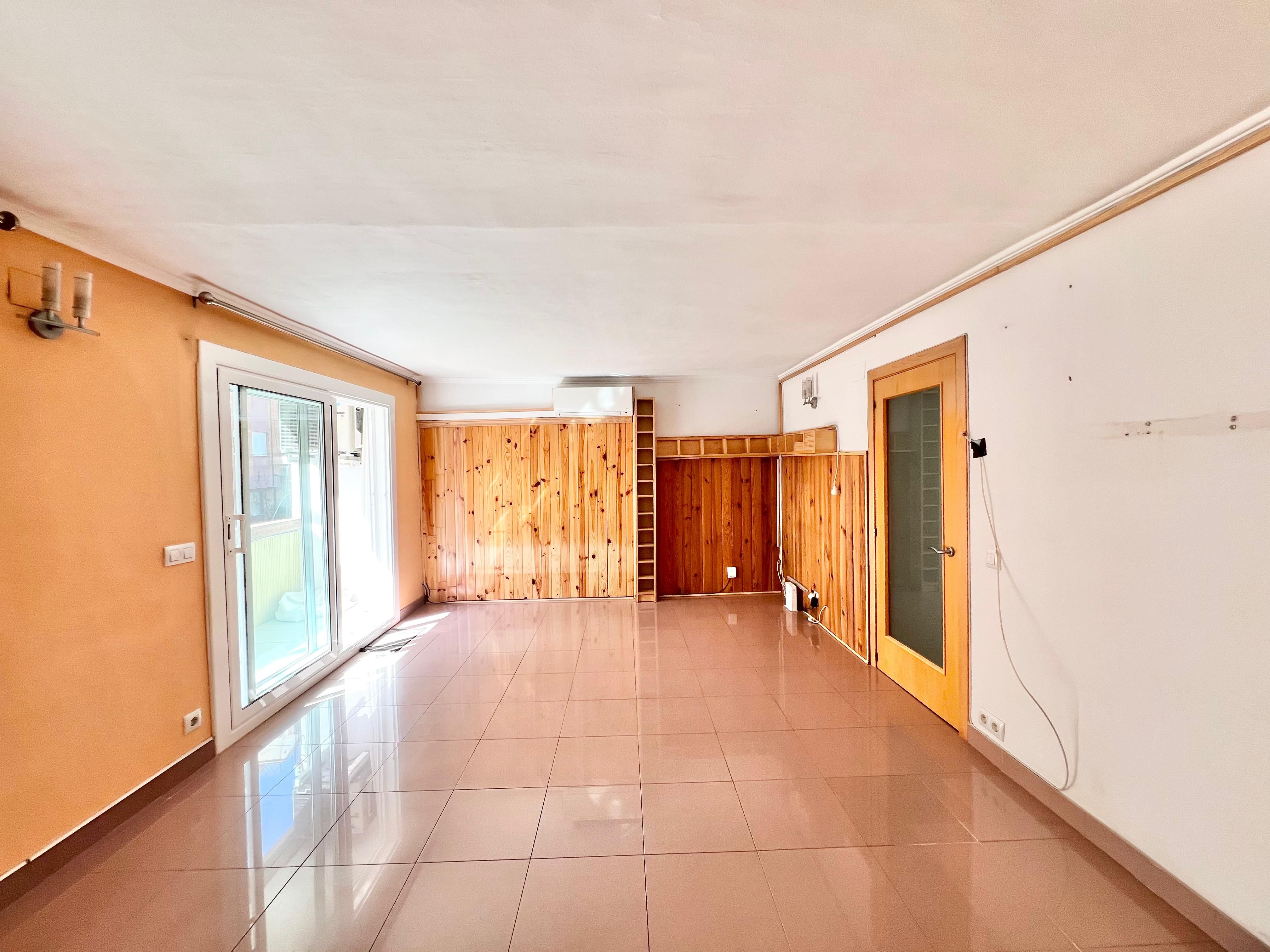 Flat for sale in L'Hospitalet de Llobregat  with Balcony