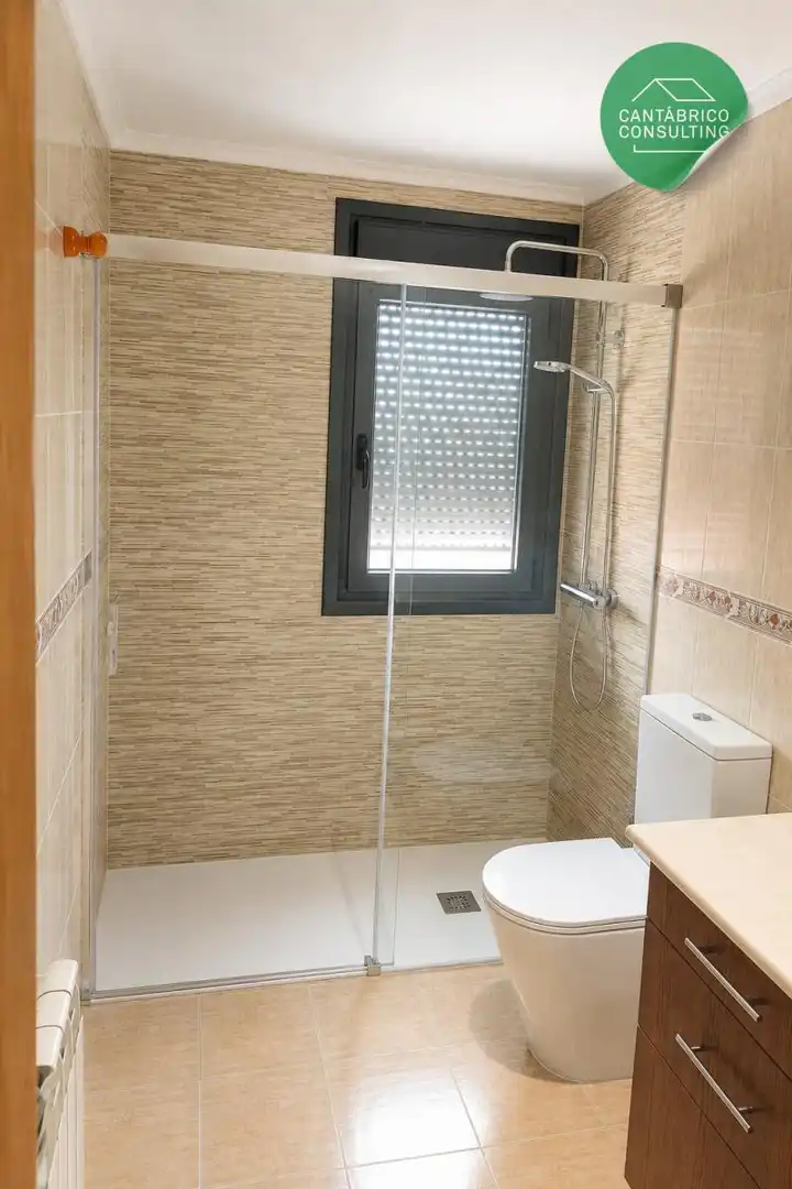 Bany de Pis en venda en Navia amb Calefacció, Parquet i Terrassa