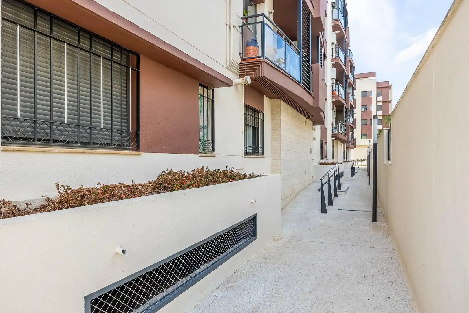 Vista exterior de Piso en venta en Mairena del Aljarafe con Aire acondicionado, Terraza y Trastero