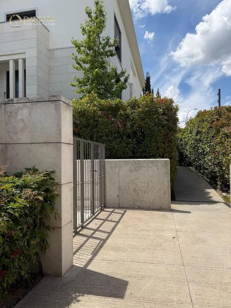 Vista exterior de Àtic en venda en Madrid amb Aire condicionat, Calefacció i Terrassa