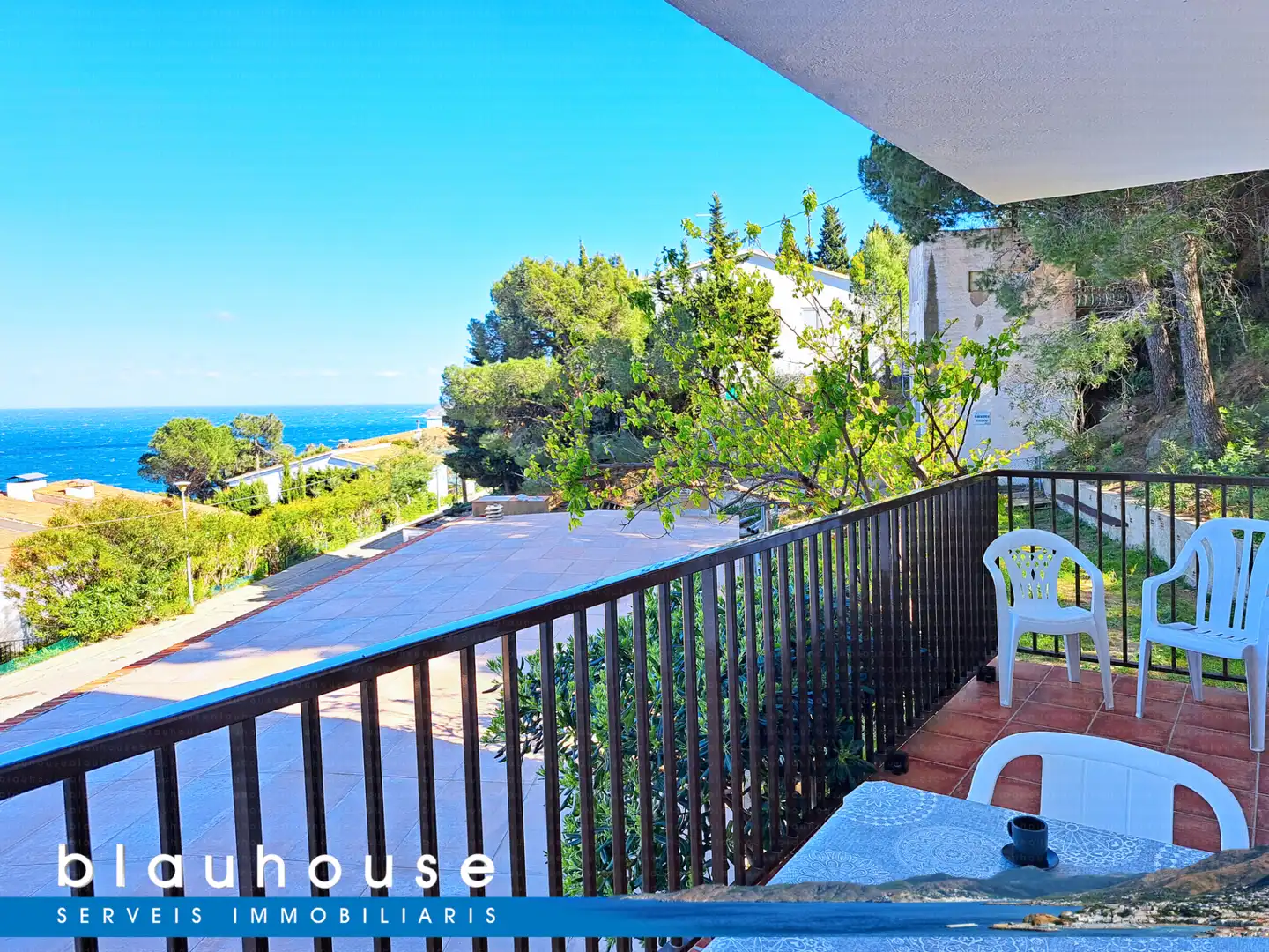 Außenansicht von Wohnungen zum Verkauf in Llançà mit Terrasse