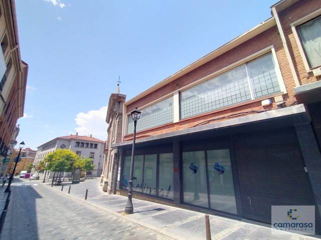 Local comercial en Alquiler en Calle Duque De Alba, 1 en Centro