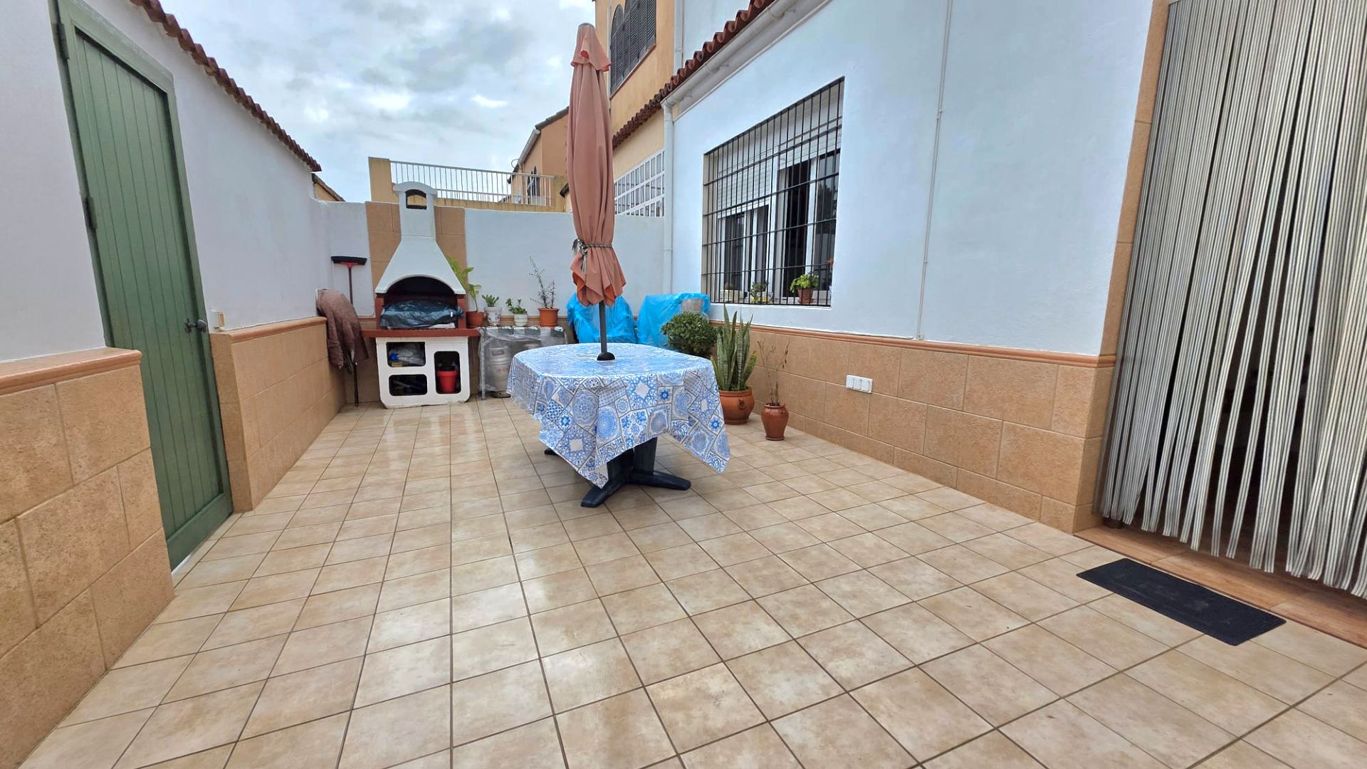 Vista exterior de Casa adosada en venta en El Puerto de Santa María con Aire acondicionado y Terraza