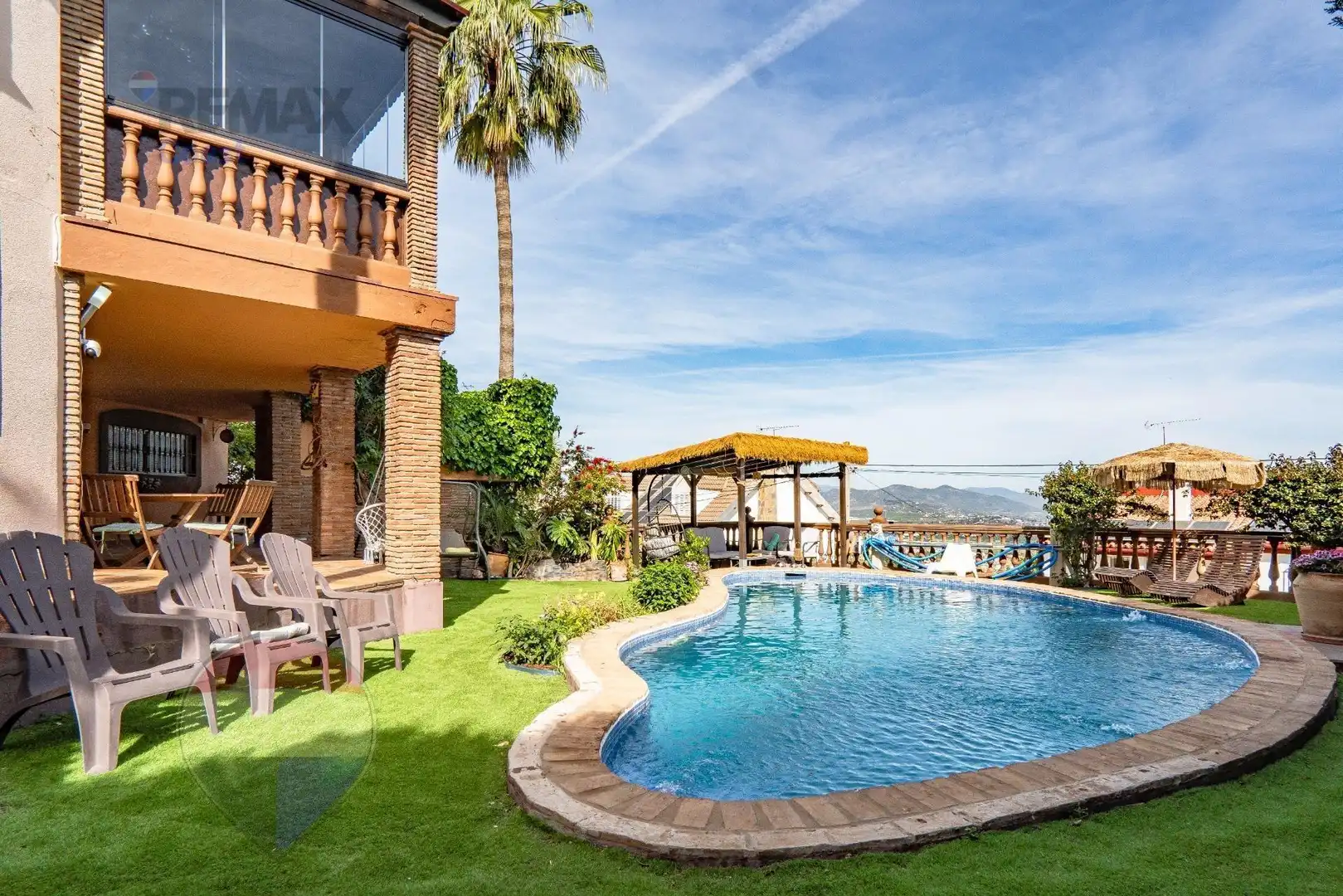 Vista exterior de Casa o xalet en venda en Alhaurín de la Torre amb Aire condicionat, Calefacció i Jardí privat