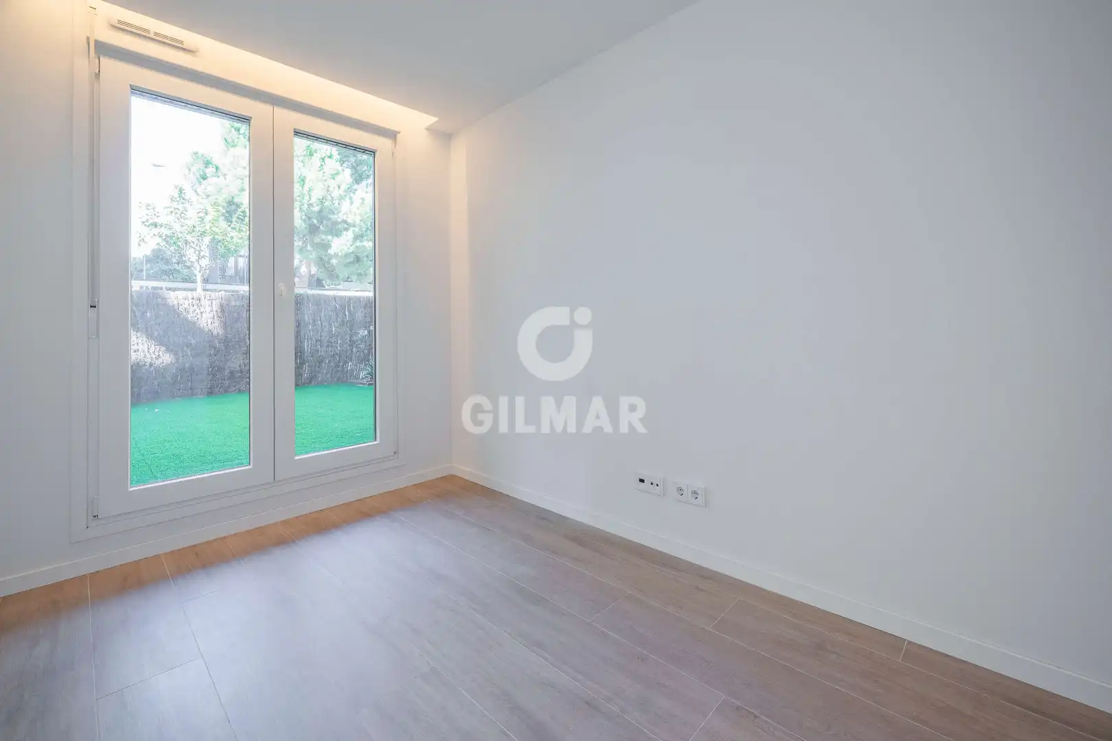 Dormitori de Planta baixa en venda en Madrid amb Calefacció, Jardí privat i Traster