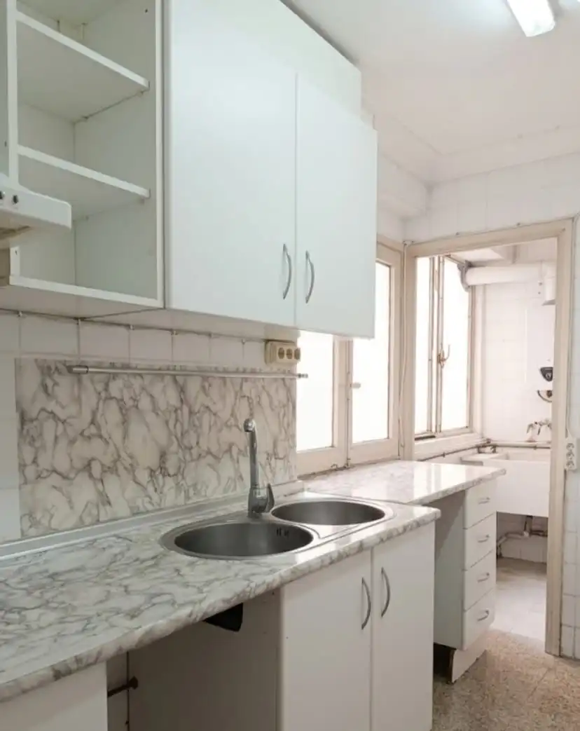 Cocina de Piso en venta en Valencia con Balcón y Alarma