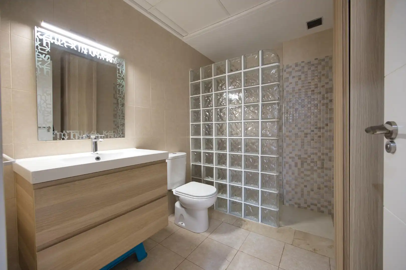Badezimmer von Wohnung zum Verkauf in Monforte del Cid mit Klimaanlage, Abstellraum und Möbliert