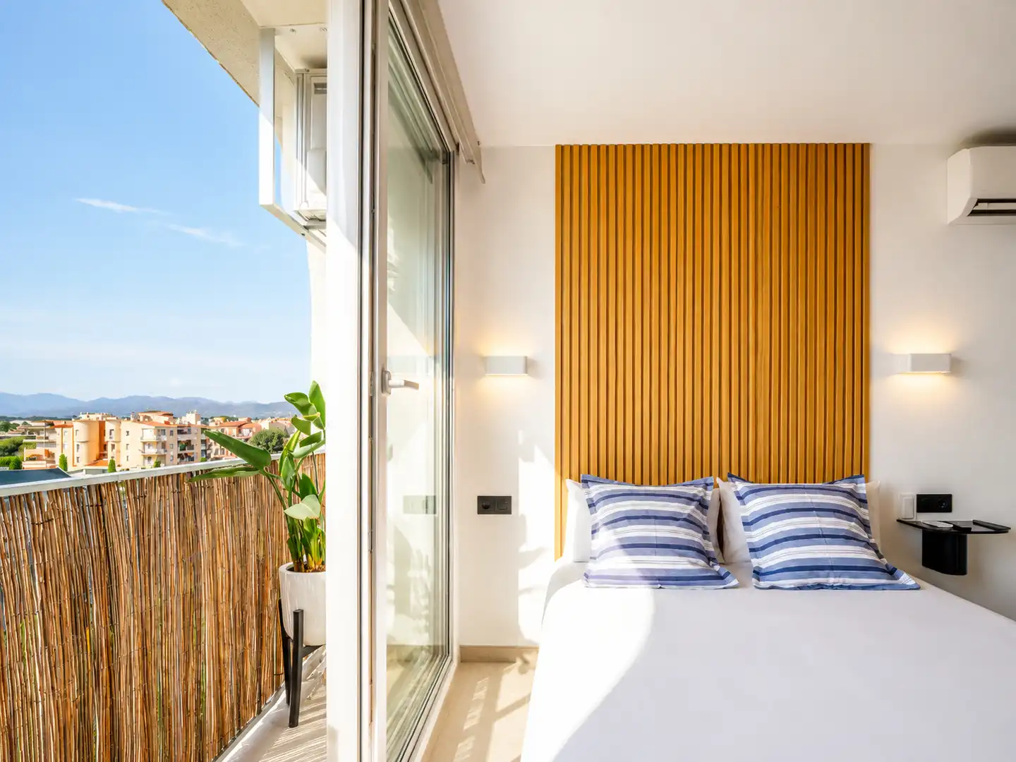 Balcony of Study for sale in Empuriabrava  with Air Conditioner and Jacuzzi