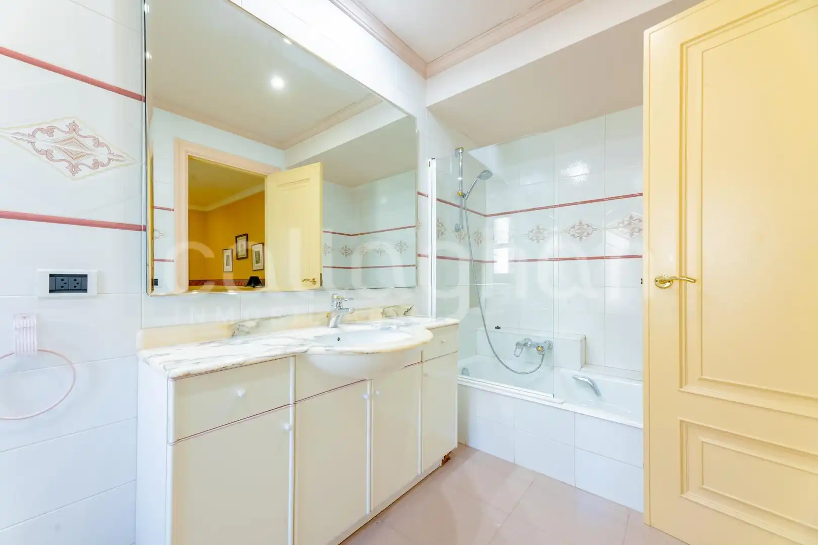 Bathroom of Houses for sale in Godella  with Air Conditioner, Heating and Private garden