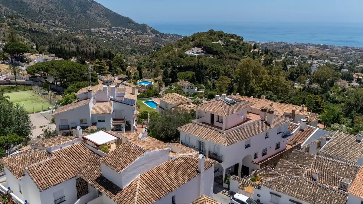 Vista exterior de Casa adosada en venda en Mijas amb Aire condicionat, Terrassa i Traster