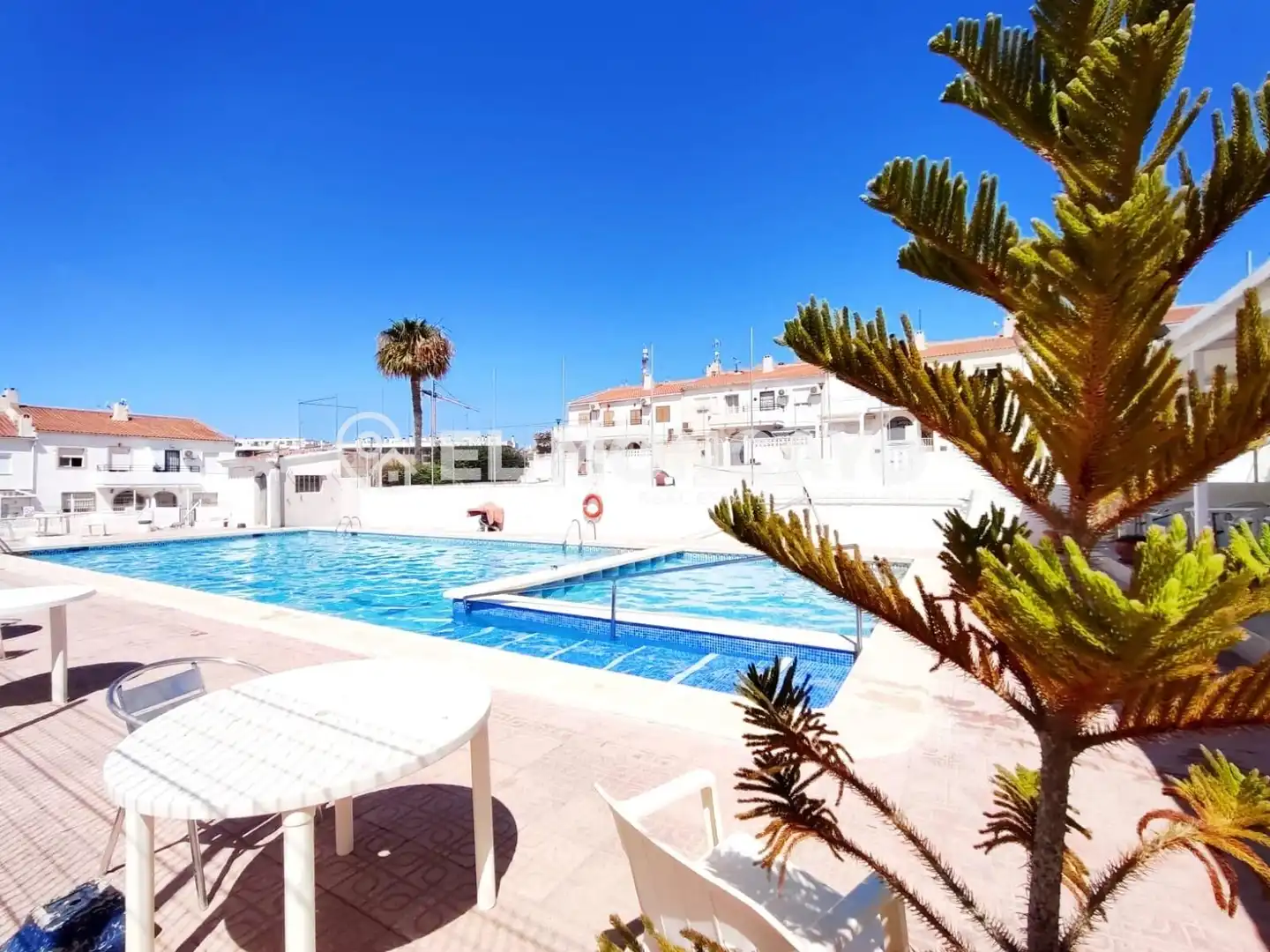 Piscina de Casa adosada en venda en Torrevieja amb Aire condicionat, Calefacció i Terrassa
