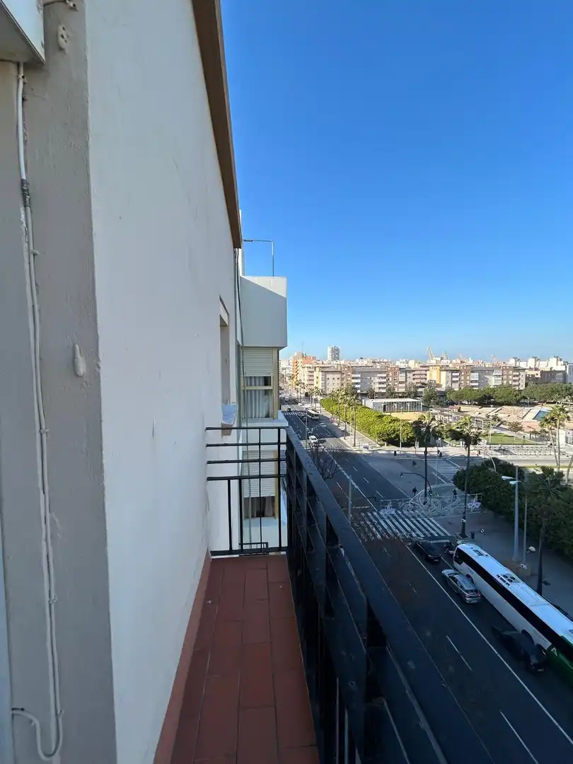 Vista exterior de Pis en venda en Cádiz amb Calefacció, Terrassa i Balcó