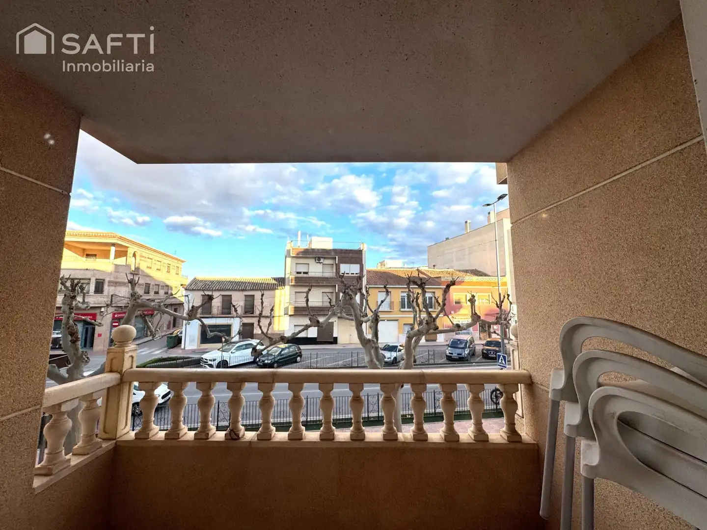 Außenansicht von Wohnung zum Verkauf in El Pinós / Pinoso mit Terrasse und Balkon