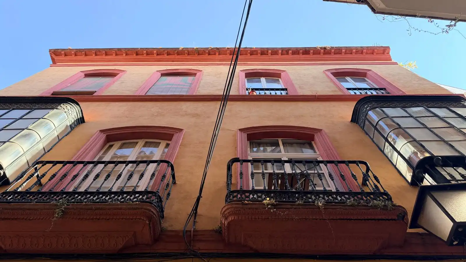 Vista exterior de Pis en venda en Sevilla amb Aire condicionat, Forn i Balcó