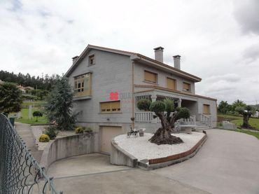 Casa amb balcó en venda a Vedra