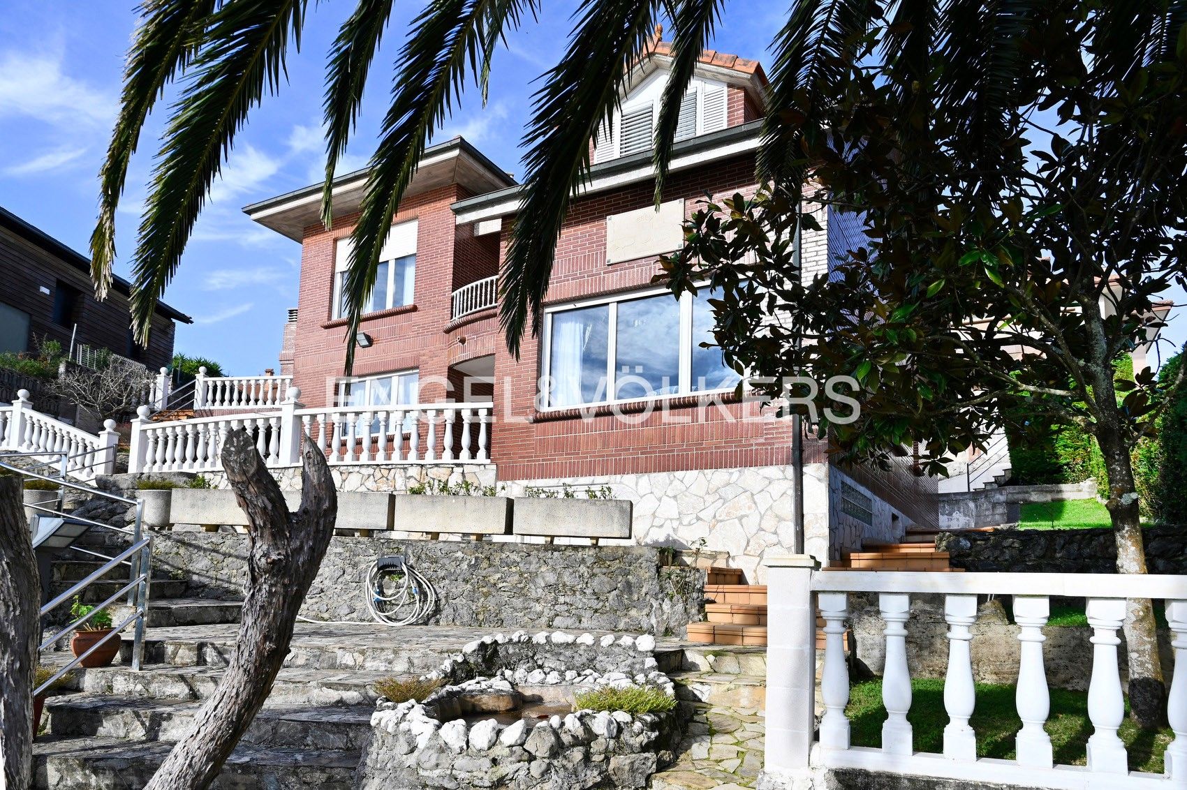 Vista exterior de Casa o xalet en venda en Bareyo amb Calefacció, Jardí privat i Terrassa