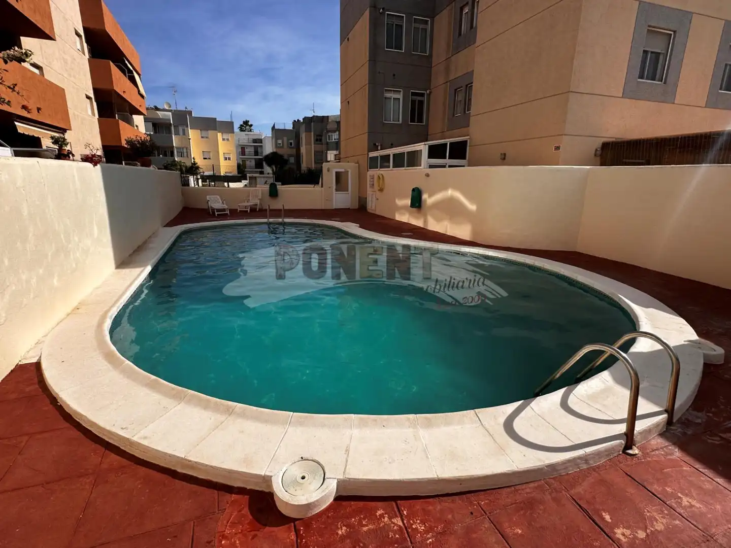 Schwimmbecken von Erdgeschoss zum Verkauf in Santa Eulària des Riu mit Klimaanlage, Terrasse und Abstellraum