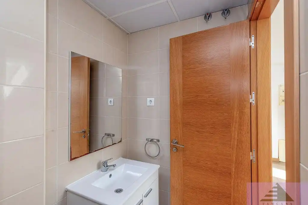 Bathroom of Flat for sale in Aranjuez  with Air Conditioner, Heating and Storage room