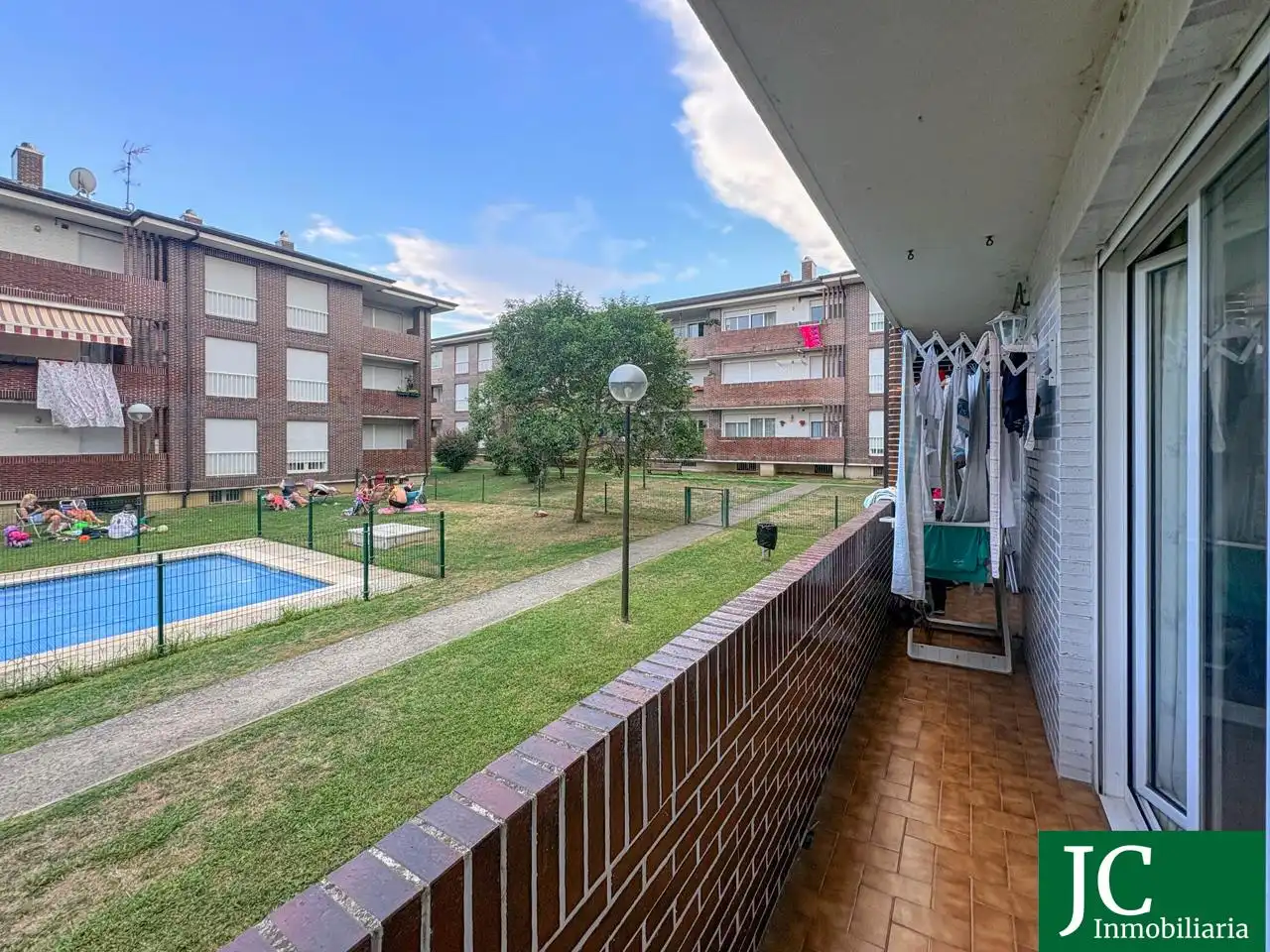 Vista exterior de Apartament en venda en Bárcena de Cicero amb Calefacció, Parquet i Terrassa