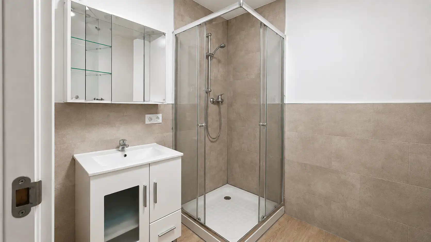 Badezimmer von Wohnungen zum Verkauf in Manacor mit Klimaanlage und Balkon